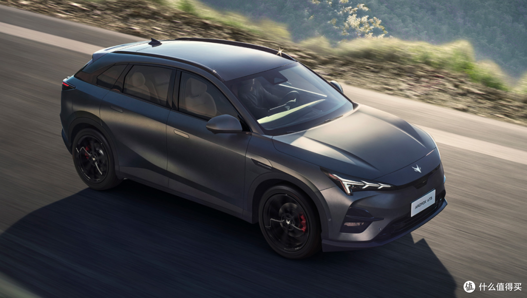 有800V平台、L2和透明底盘的中型SUV，15万出头就能买阿尔法T5