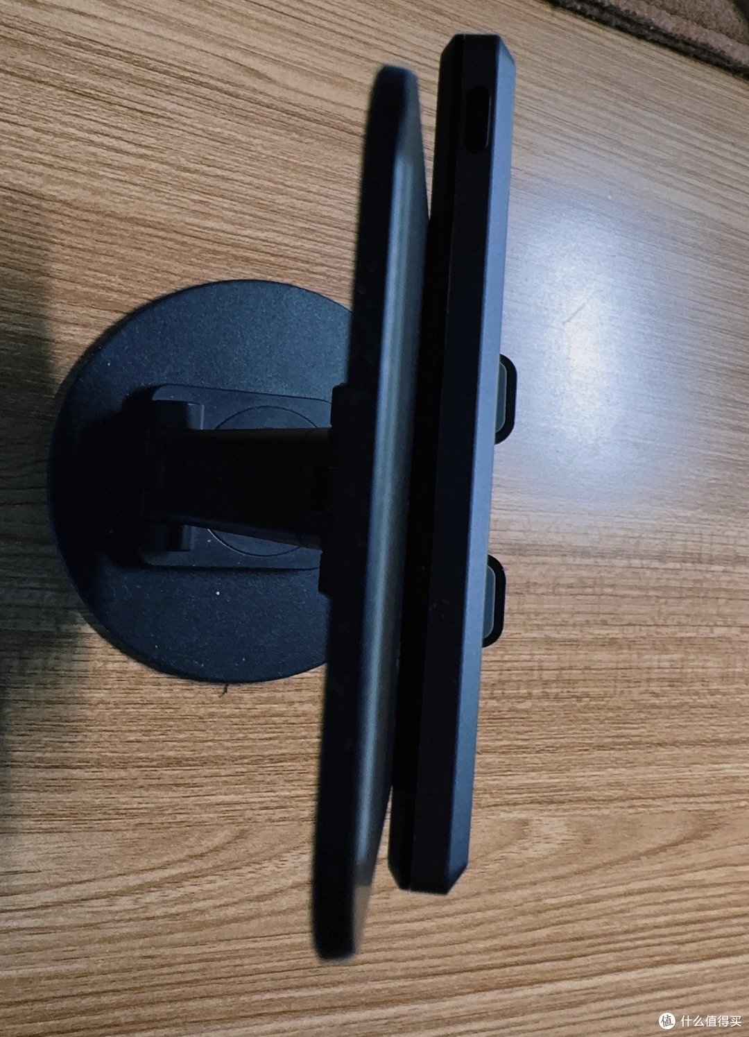 🔥【黑鲨磁吸无线充电宝】——你的iPhone电量救星，轻薄便携，即贴即充🚀