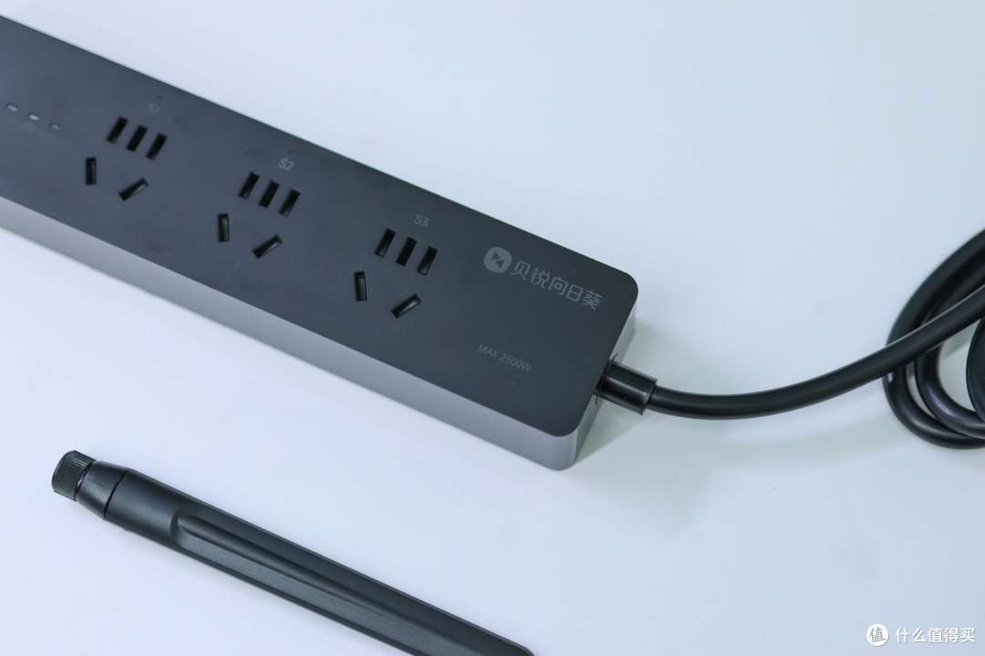 没有WiFi也能远控,还赠五年流量,向日葵4G智能插线板P4上手体验