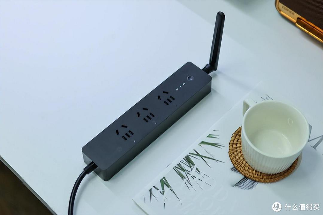 没有WiFi也能远控,还赠五年流量,向日葵4G智能插线板P4上手体验