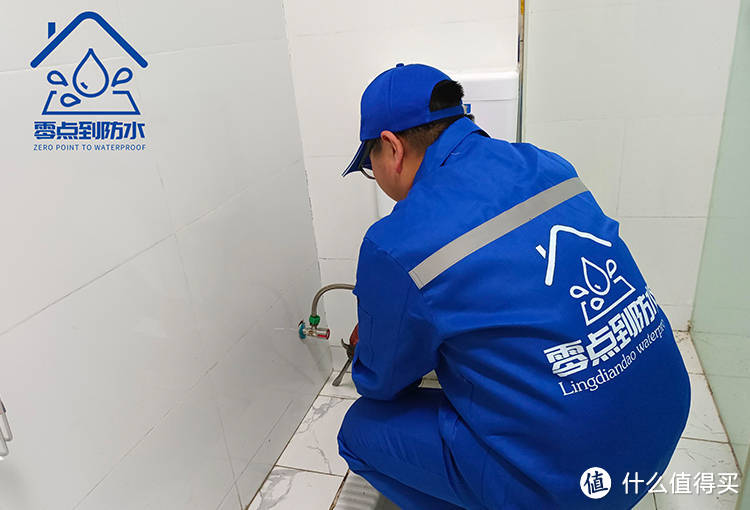 大连防水丨屋顶室内客厅漏水渗漏怎么办?客厅防水维修 {零点到防水科技}