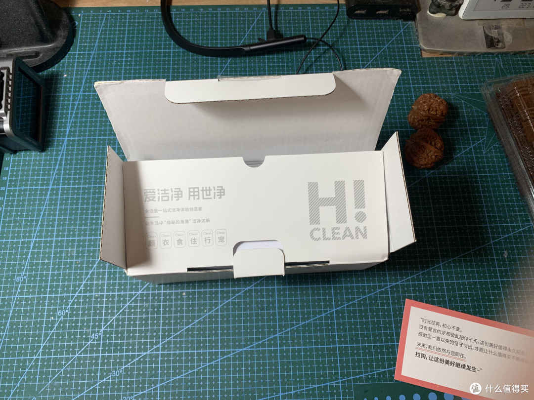 开箱张大妈签到2000天专享礼包-ZX-1 Mini桌面吸尘器