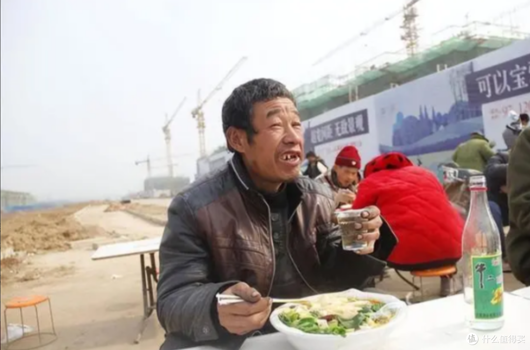 牛栏山价格再次上涨!明明是光瓶酒,为何销量不减?行家说出实情