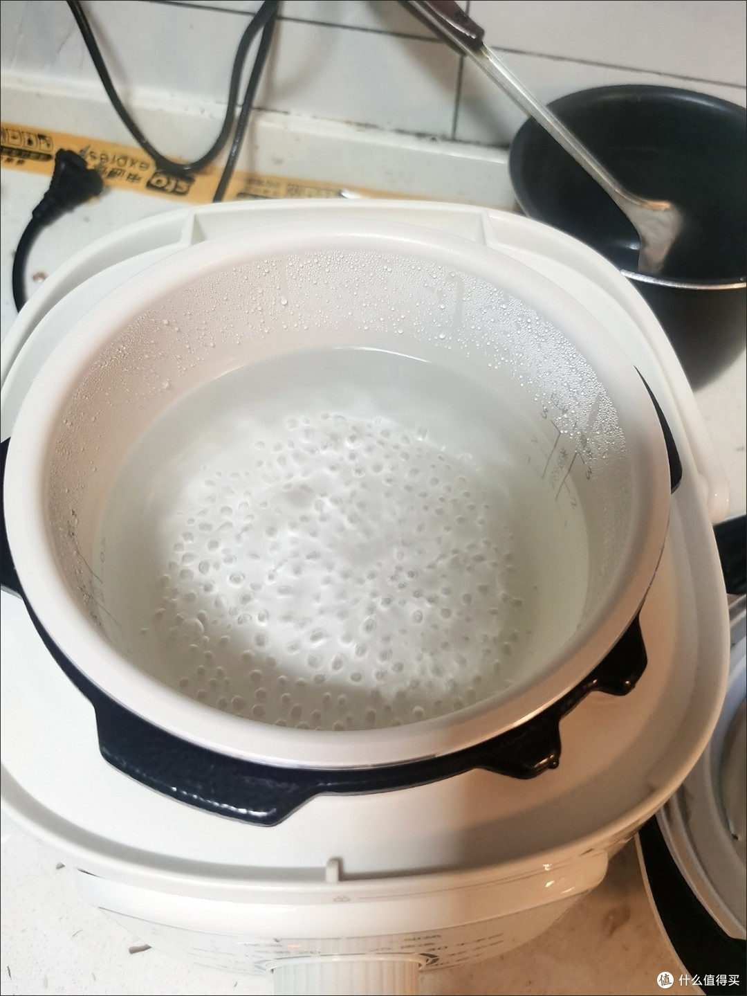 Midea甜系白晶内胆电饭煲:厨房里的全能助手