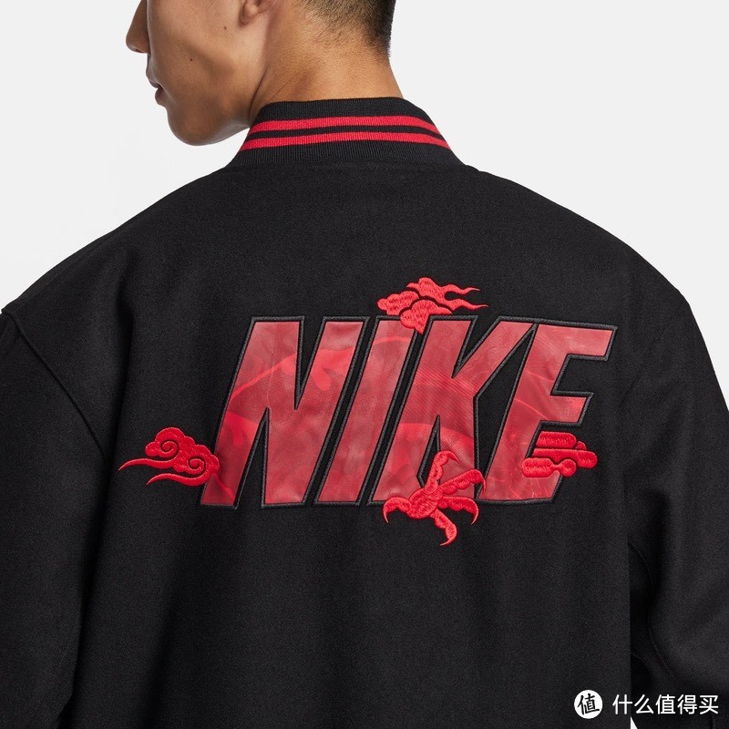 NIKE SPORTSWEAR CHINESE NEW YEAR 男子运动夹克：唤醒龙之力量，璀璨新春