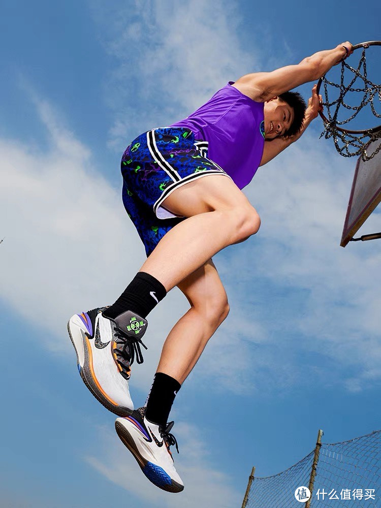 疾如闪电，轻若飞燕：Nike Air Zoom G.T. Cut 2 EP 篮球鞋的赛场传奇