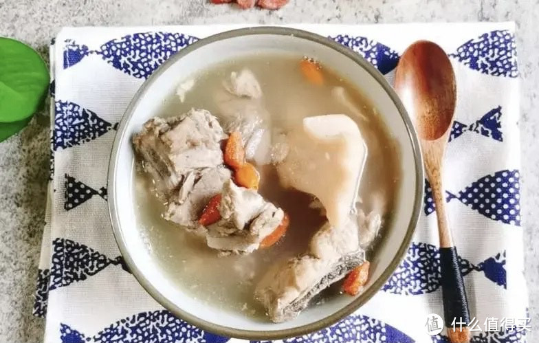 想把莲藕炖得粉烂?教你3招,汤鲜藕糯肉烂,厨房小白也能搞定