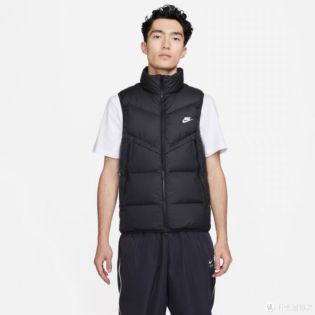 NIKE STORM-FIT WINDRUNNER 男子防风拒水羽绒保暖马甲：风雨无阻，温暖你的每一个瞬间