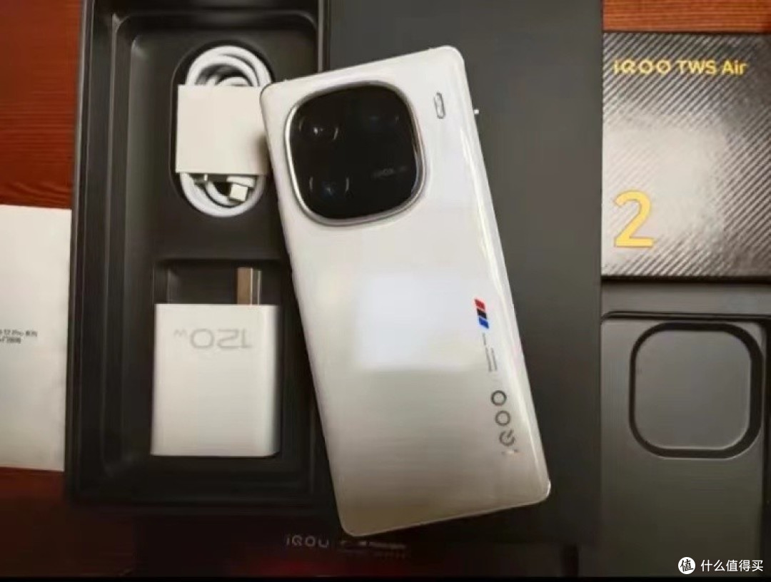 三星2K E7屏幕+5100mAh+IP68防水，16GB+512GB旗舰仅5499元