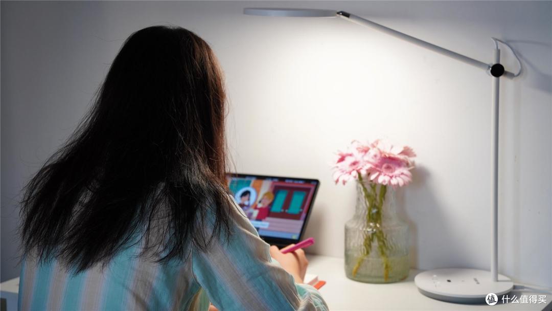 主打护眼的台灯书客L1 实测分享:高显色还有科学调光值得点赞