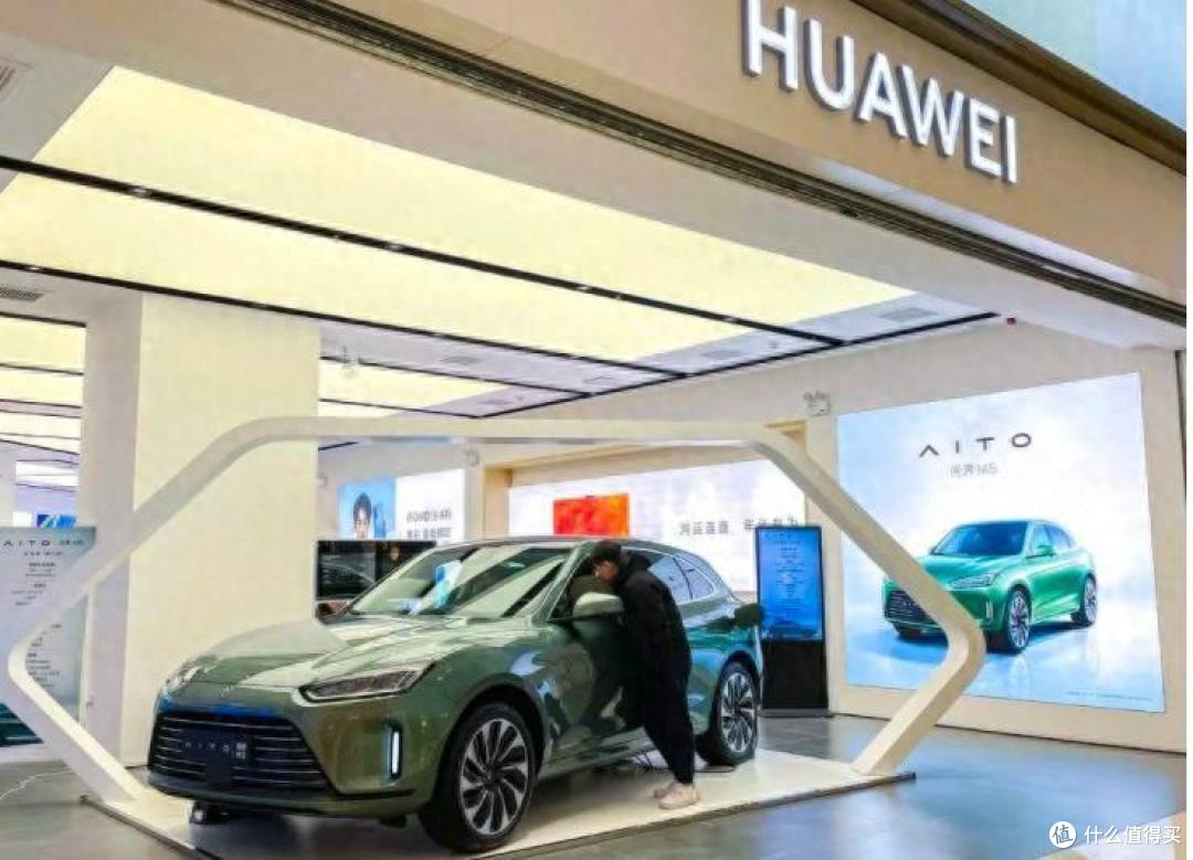 华为汽车，已多到门店都放不下了