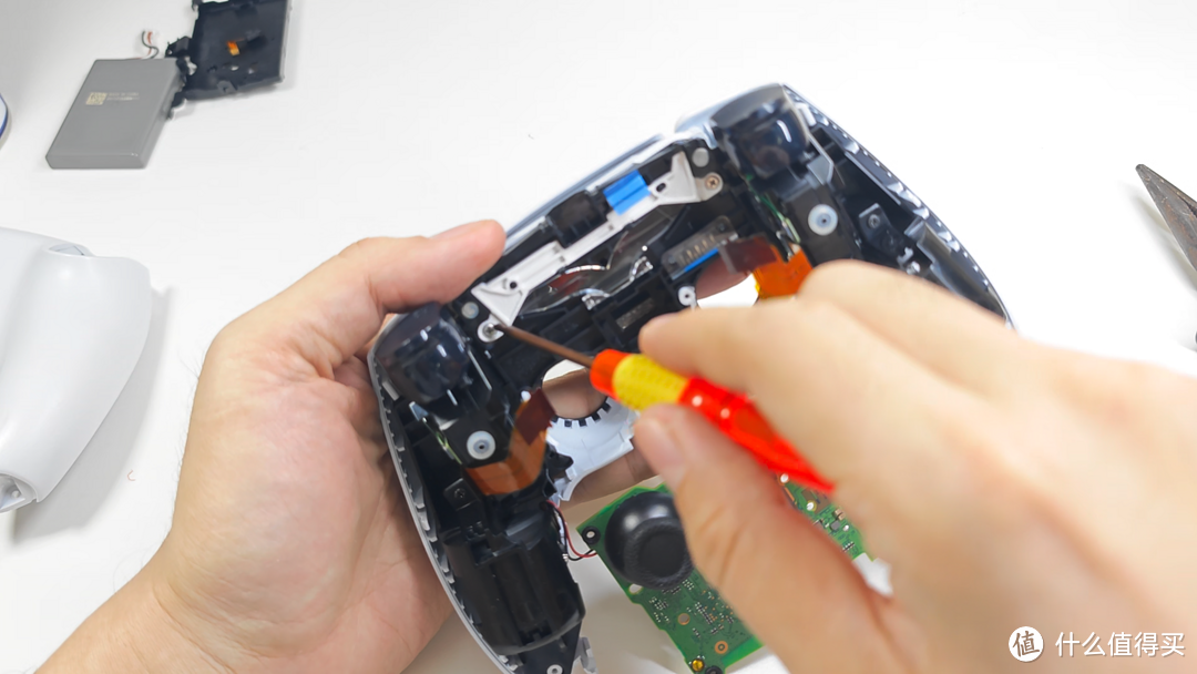 不是新的买不起而是自己维修更有性价比——PS5一进游戏按键失灵&漂移如何破？