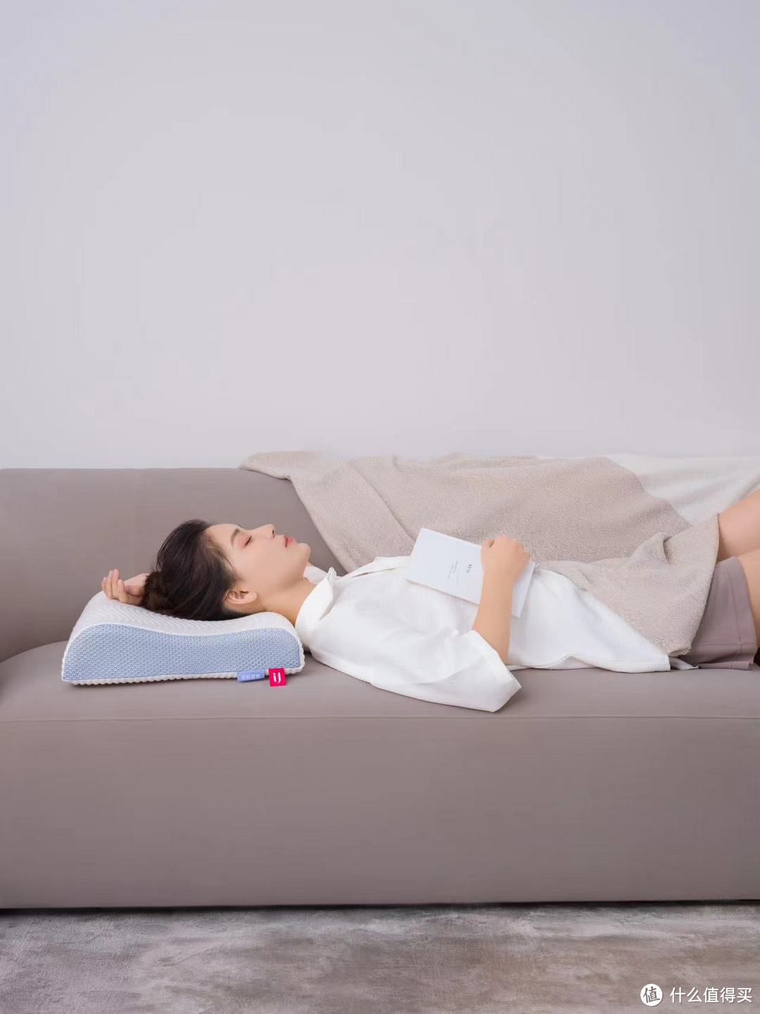 告别失眠，彩虹乳胶枕让你轻松入睡！