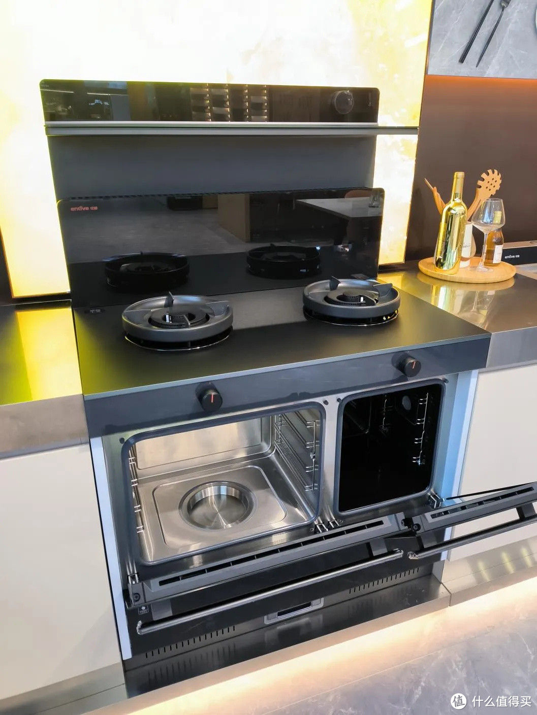 厨房空间如何高效利用？集油烟机、灶具、蒸箱、烤箱四合一的集成灶好用吗？