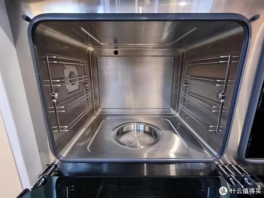 厨房空间如何高效利用？集油烟机、灶具、蒸箱、烤箱四合一的集成灶好用吗？