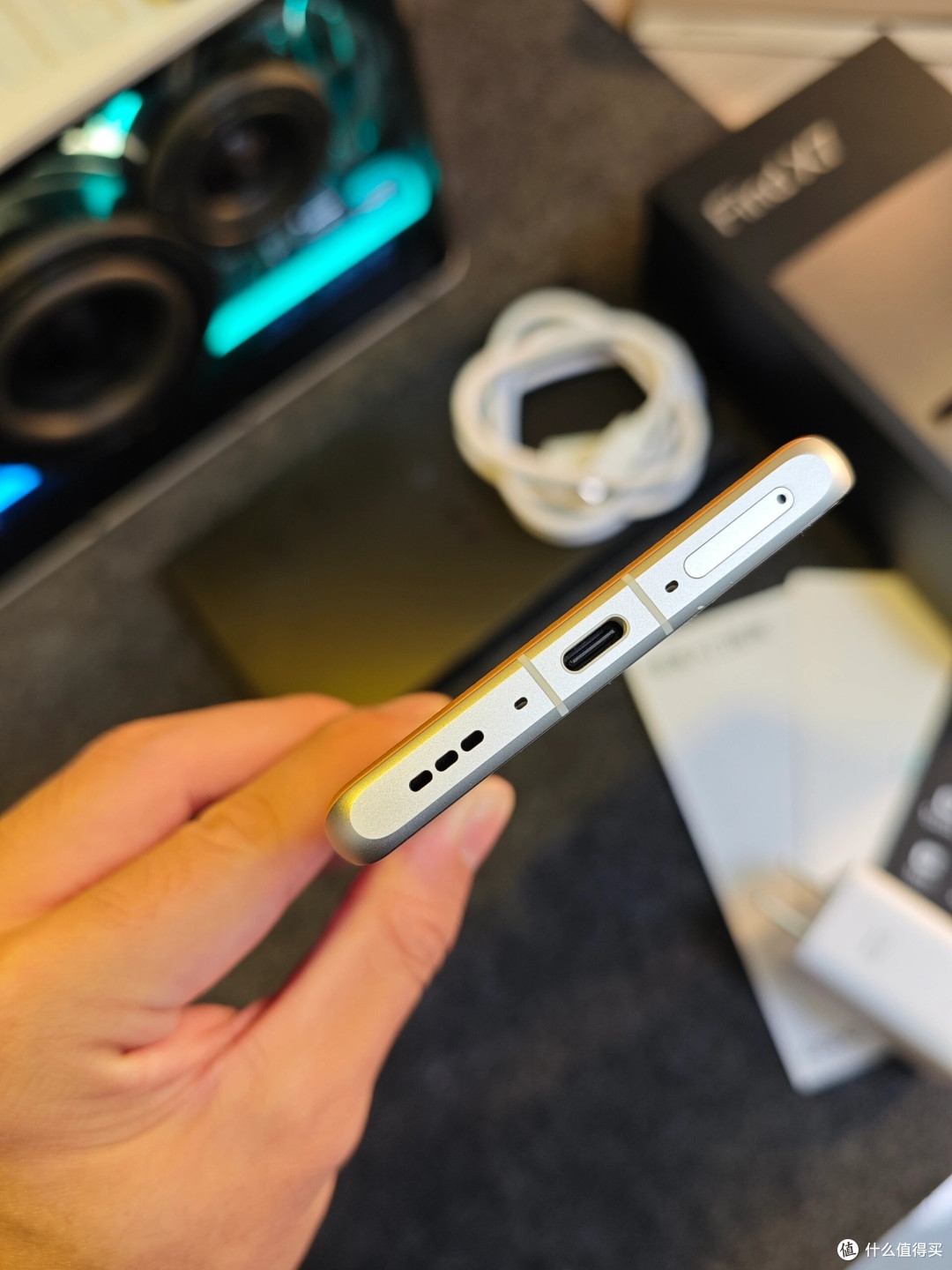 OPPO Find X7开箱体验——大漠银月配色与微笑曲线设计的魅力