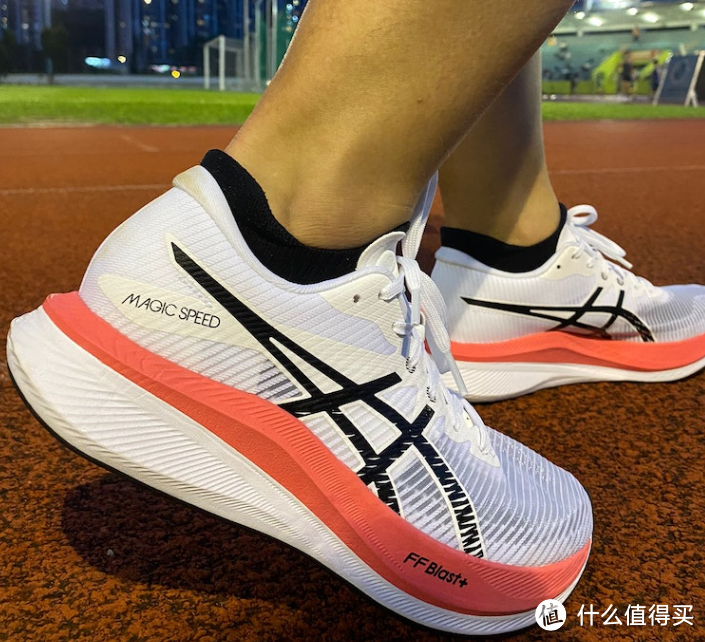 推进更自如的ASICS MAGIC SPEED 3