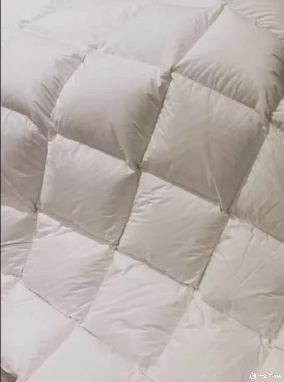 羽绒被又软又轻盖着真舒服
