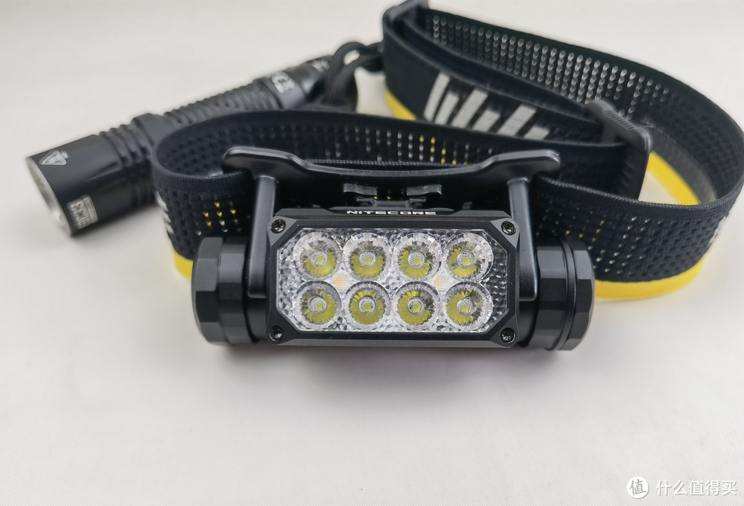 老驴说：华为M9定义汽大灯新起点2024NITECORE HC65UHE定义头灯新亮度新续航同时还有哪些更值得选的头灯