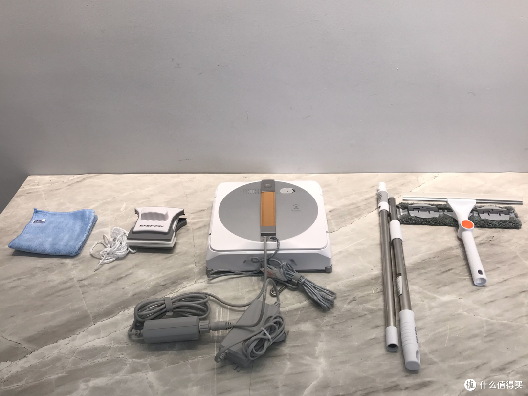 有必要花大几千买擦窗机器人吗?抹布/擦窗杆/磁吸擦窗器/擦窗机器人不同价位清洁神器究竟谁会更胜一筹