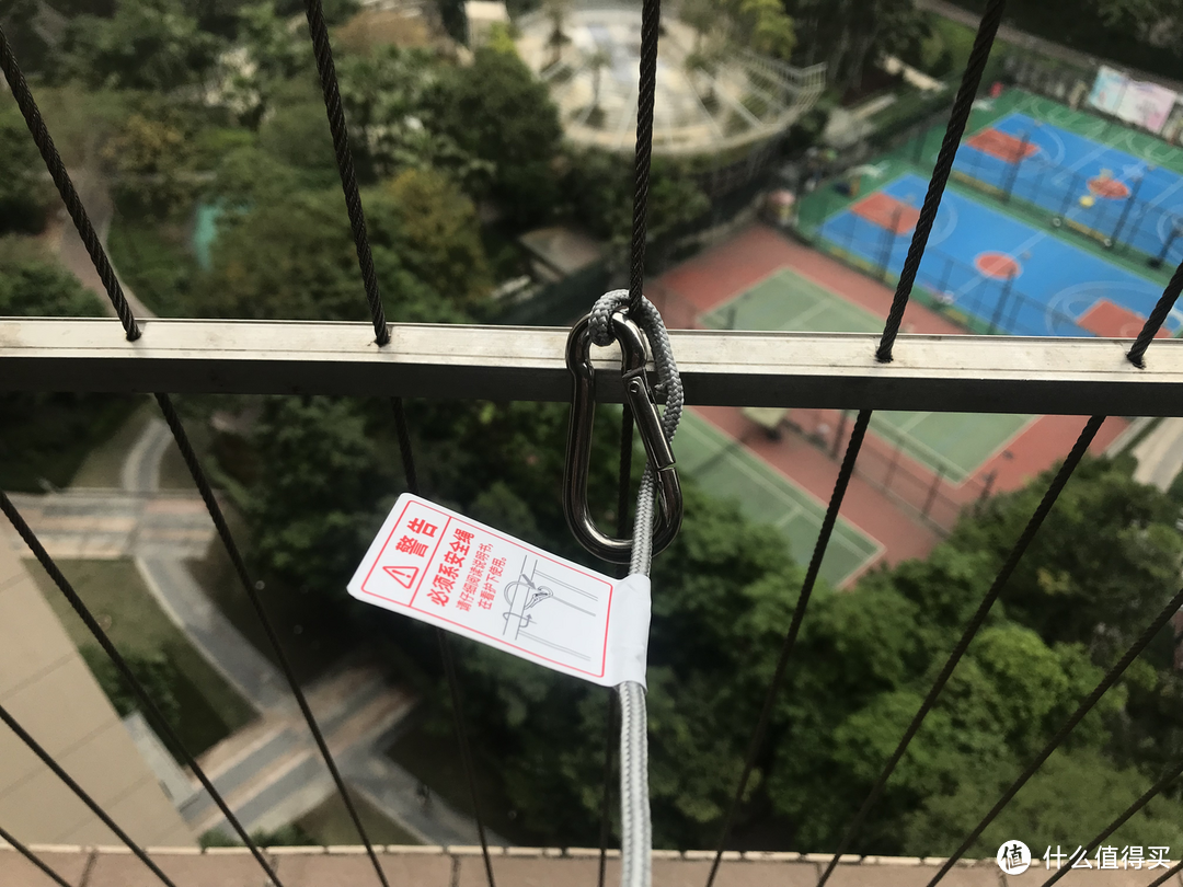 有必要花大几千买擦窗机器人吗?抹布/擦窗杆/磁吸擦窗器/擦窗机器人不同价位清洁神器究竟谁会更胜一筹
