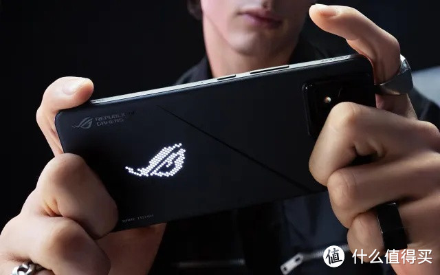 华硕发布 ROG Phone 8 系列并换上全新设计语言