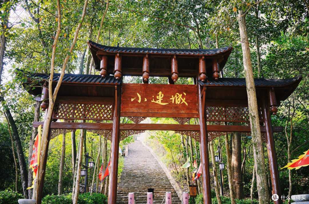 龙州县小连城景区:又称山炮台 海拔310米 1886年为抵御法国军队入侵所