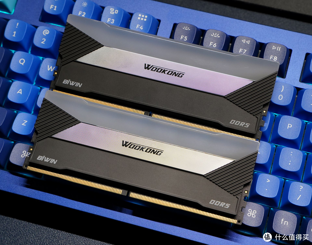 3倍RGB发光面积 超频8000MHz湿湿碎  佰维存储WOOKONG DX100 DDR5内存评测