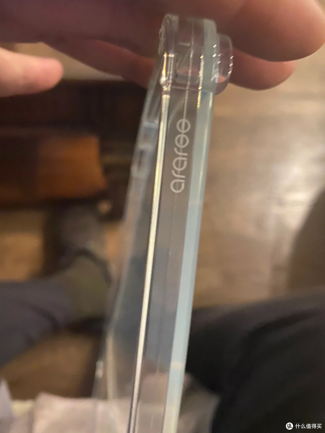 注意看四个角见面都有凸起 保护壳厚度还是可以的