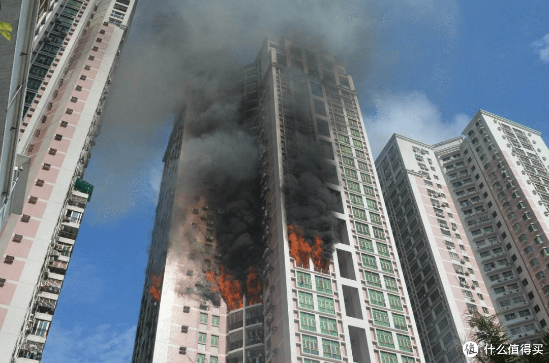 一场火灾，让高层电梯房的业主明白了：高层住宅硬伤不断