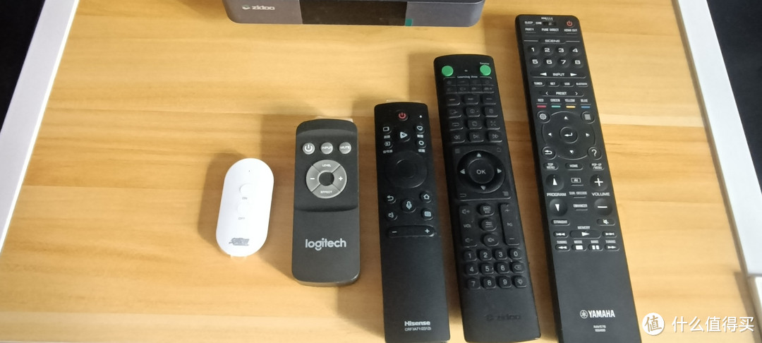 如何用一个遥控器控制家庭影院的所有设备？