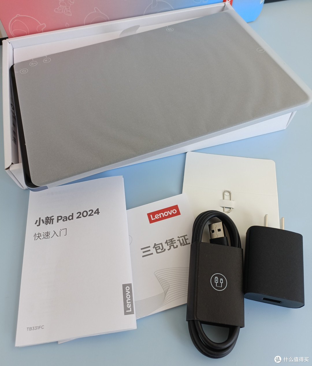 清单：1.平板主机 2.充电器 3.充电数据线 4.卡针 5.三包凭证 6.快速入门
