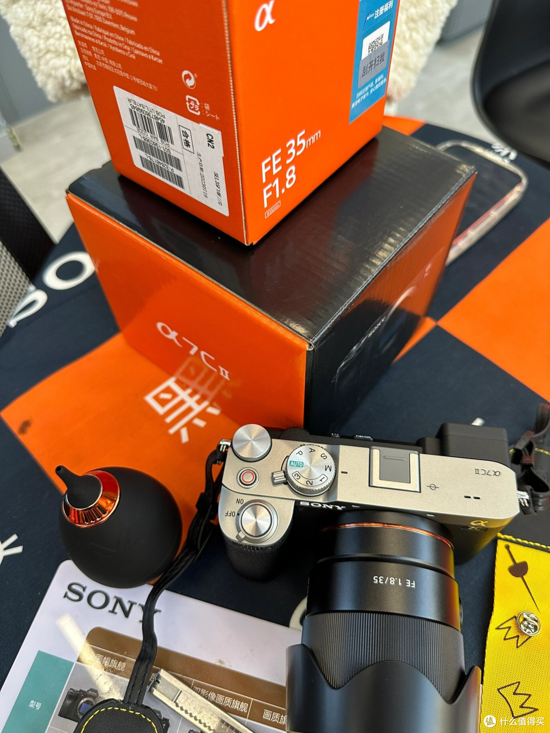索尼A7C2和A7M4成为了大家关注的焦点。这两款相机的参数基本一致