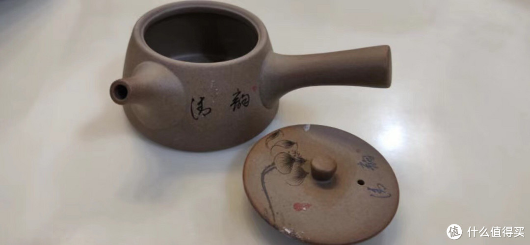 茶器之美：细腻瓷釉与巧妙茶滤设计