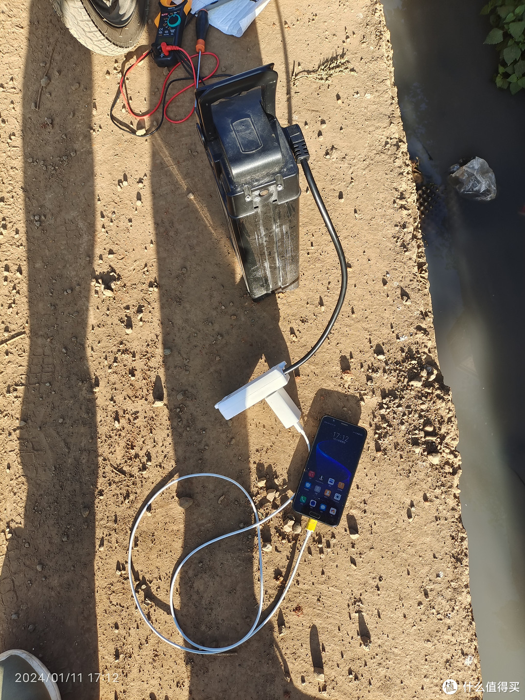 电瓶车电池可以直接给手机充电吗？