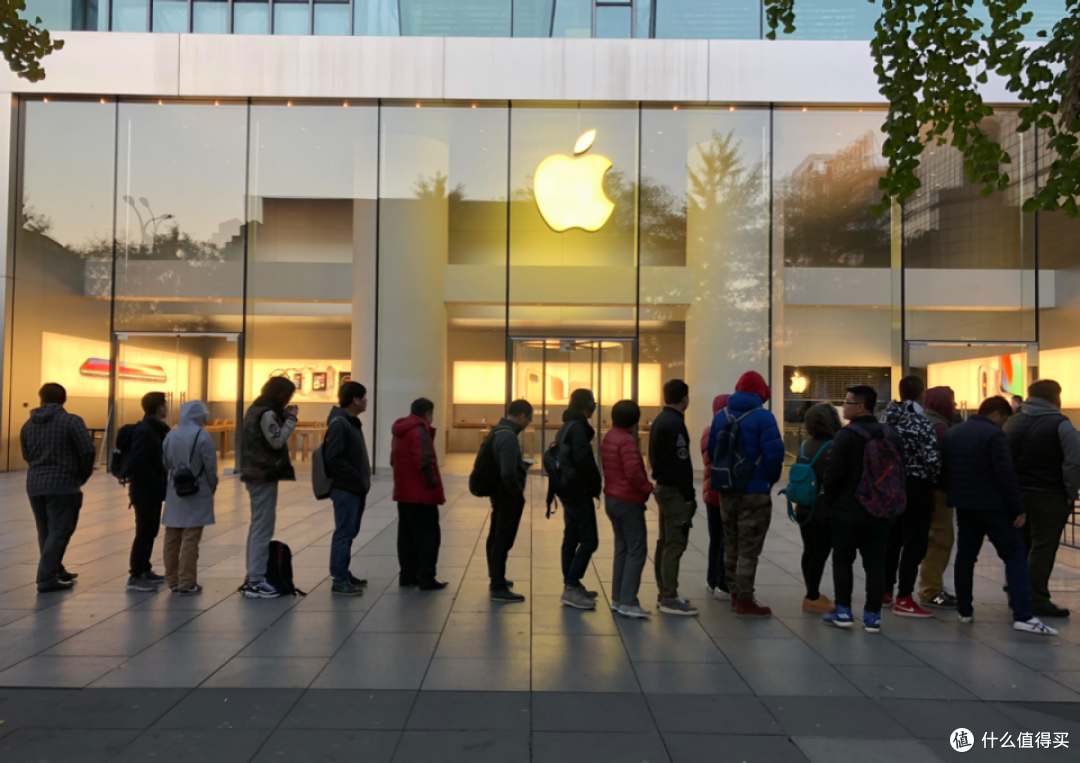 苹果怎么了?iPhone销量狂跌30%，华为却有两款手机逆势上涨！