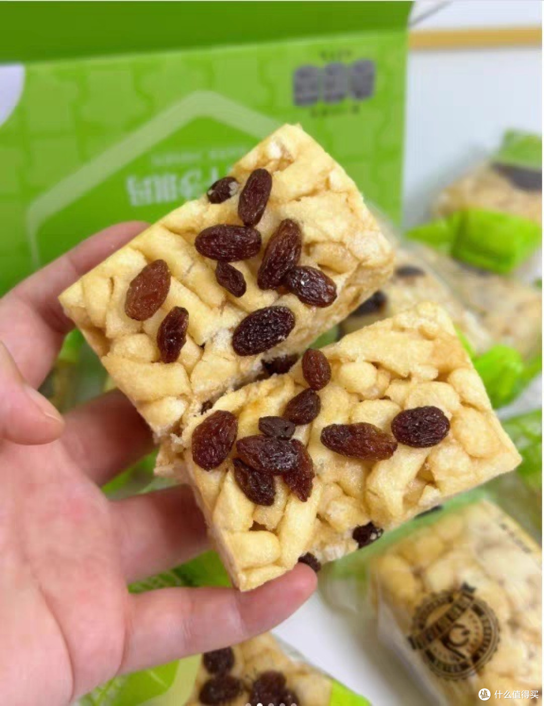 良品铺子牛乳葡萄干沙琪玛:传统糕点的魅力与新意