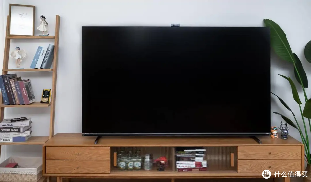 2023 最值得购买的 MiniLED 电视 海信 75E7K