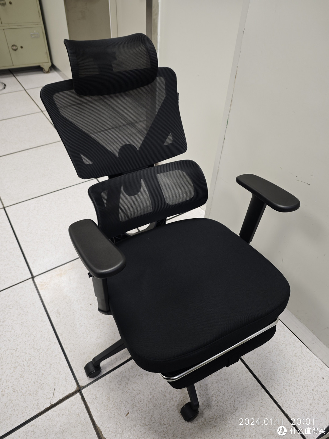 黑白调p5人体工学椅，打工人上班自购体验报告
