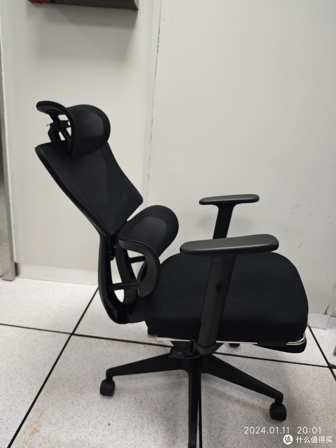 黑白调p5人体工学椅，打工人上班自购体验报告