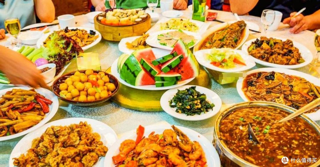 公司领导经常喝酒,但是还能不误上班,难道他们真的酒量很好吗?