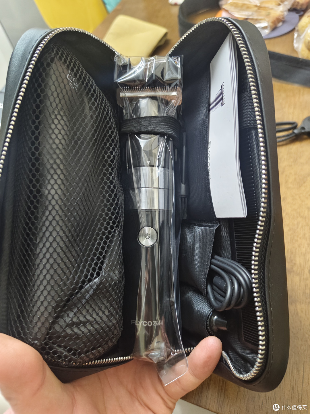 质感和科技满满的飞科fc5826电动理发器