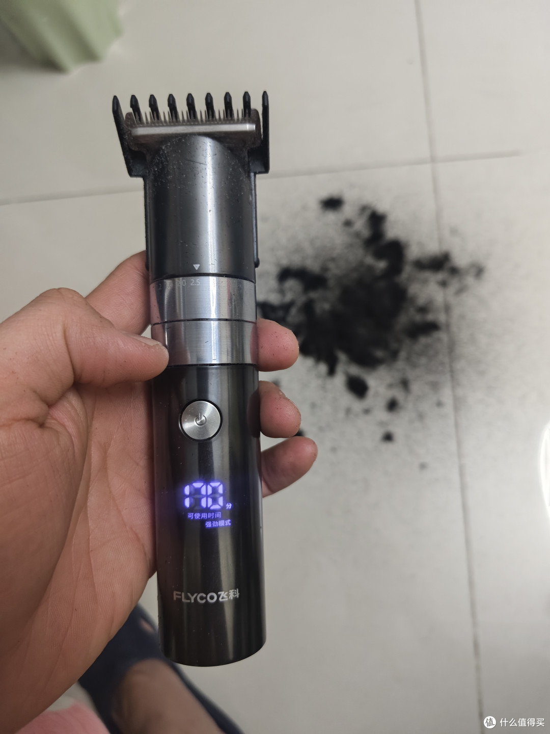 质感和科技满满的飞科fc5826电动理发器