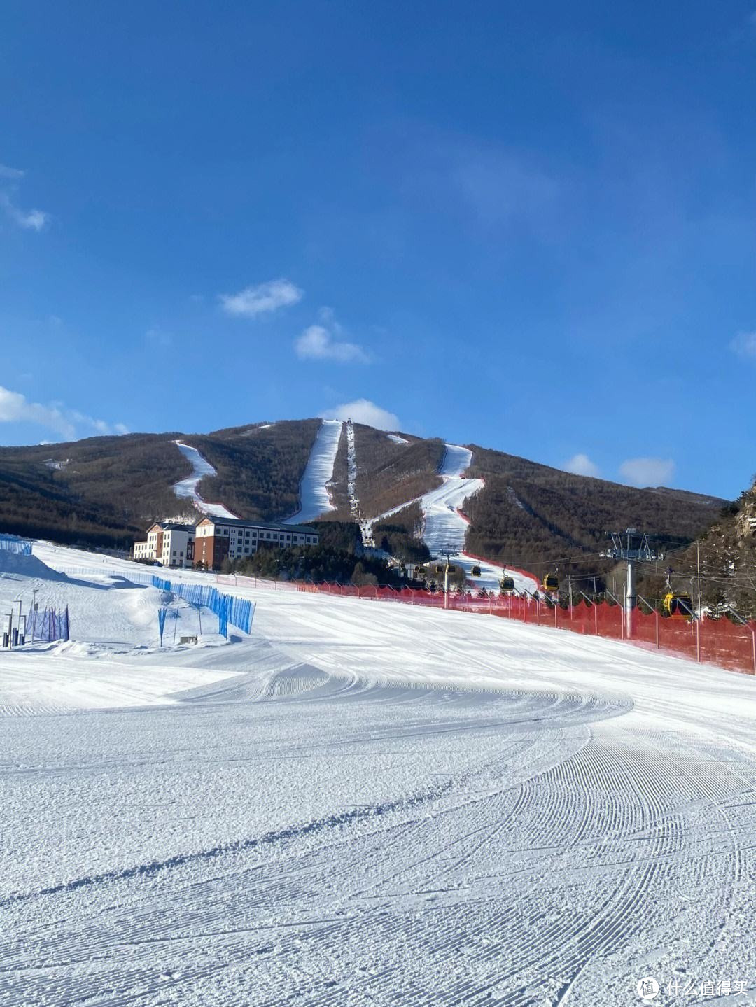 滑雪新手必看！学会这些技巧，你也能成为雪场焦点！