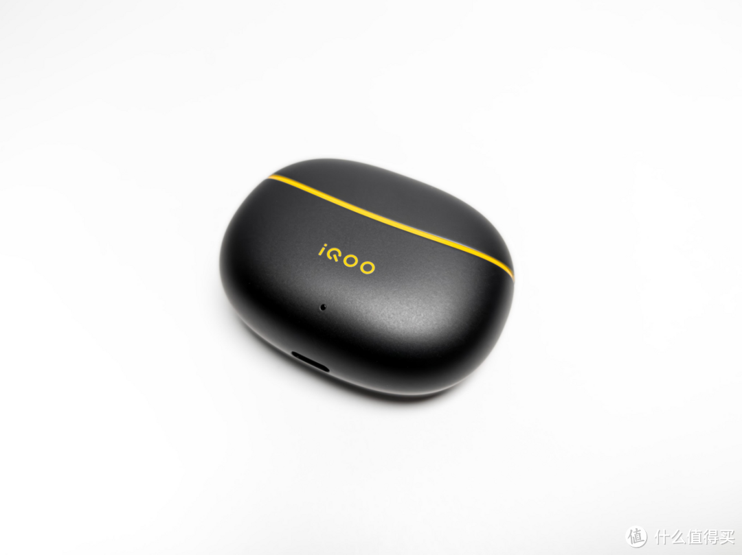 iQOO Neo9：两千元档就能买骁龙8 Gen2，加量不加价的直屏真香机