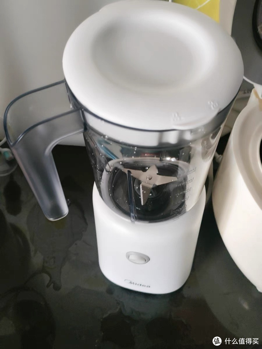 美的榨汁机是一款高效、实用的厨房电器