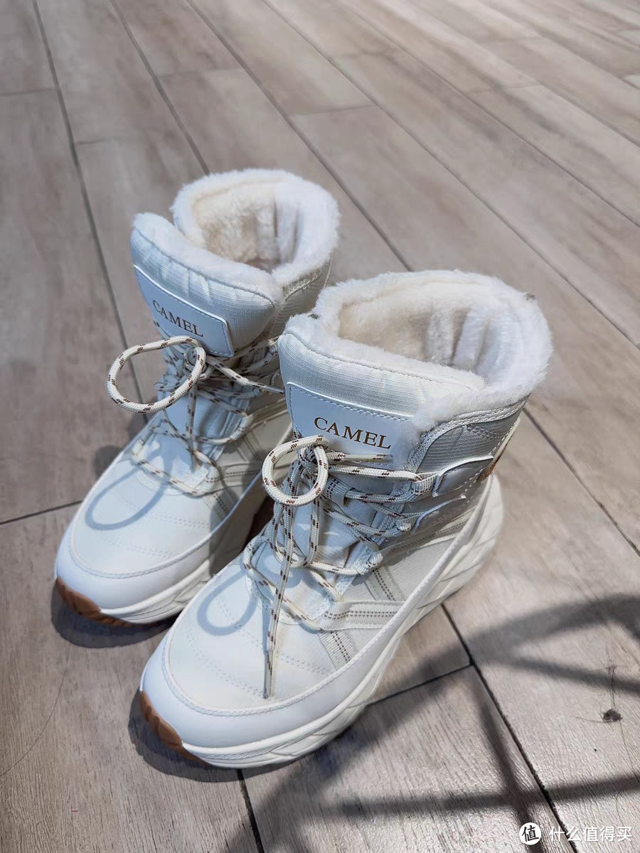 骆驼户外雪地靴：女款冬季厚底登山靴，防寒加绒保暖，徒步鞋新体验