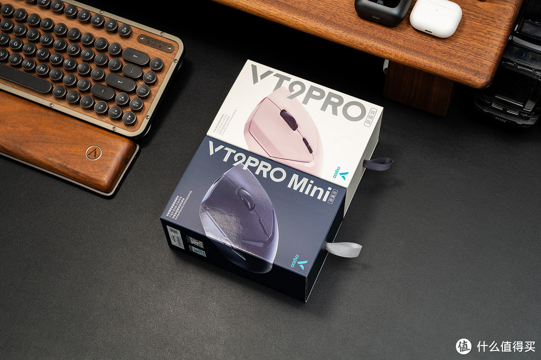 又入手了一个雷柏VT9PRO，外带新上市的VT9PRO Mini：大手、小手、无线充电、4K回报率