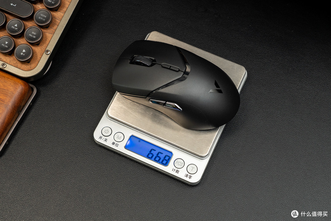 又入手了一个雷柏VT9PRO，外带新上市的VT9PRO Mini：大手、小手、无线充电、4K回报率