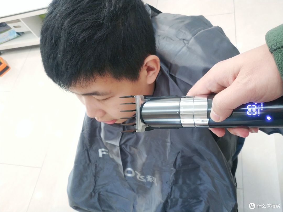 入手飞科电动理发器，可以轻轻松松的给孩子理发了